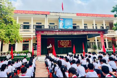LỄ ĐÓN THƯ BÁC VÀ PHÁT ĐỘNG PHONG TRÀO HHHG LẦN I NĂM HỌC 2025-2026 CỦA TRƯỜNG TH&THCS LẠNG PHONG